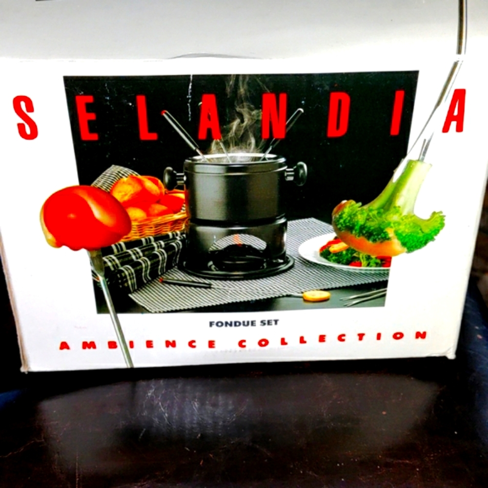 Fondue Set NEW never been used. Retro/Vintage
